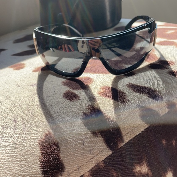 Chanel sunglasses - Picture 2 of 6